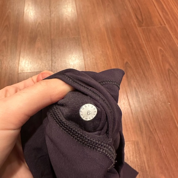 Black High-Waisted Leggings - Picture 3 of 3